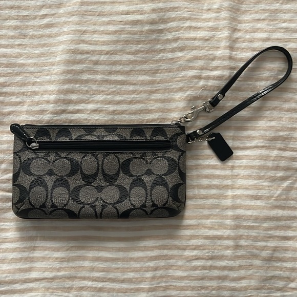 Coach wristlet - Picture 2 of 6
